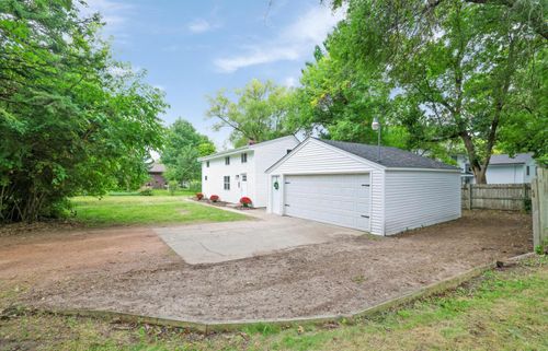 6690 Nez Perce Dr, Chanhassen, MN, 55317-9564 | Card Image