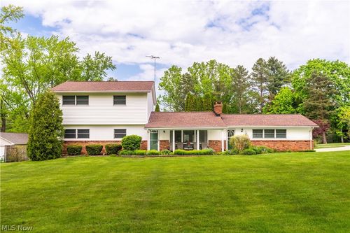 10548 Briar Hill Dr, Kirtland, OH, 44094-9424 | Card Image