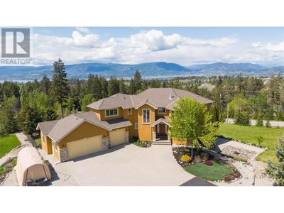 2735 Harvard Rd, House other with 6 bedrooms, 4 bathrooms and 3 parking in Kelowna BC | Image 1