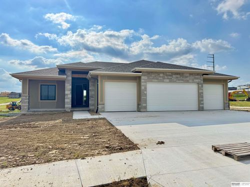 5302 S 200th Ave, Omaha, NE, 68135-3952 | Card Image