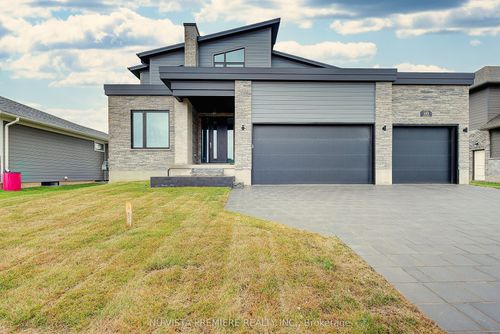 153 Mcleod St, Parkhill, ON, N0M2K0 | Card Image