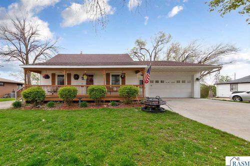 530 S 4th St, Le Sueur, MN, 56058-2201 | Card Image