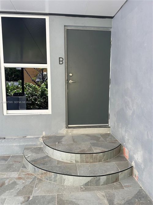 b-1628 Nw 15th St, Miami, FL, 33125-2462 | Card Image