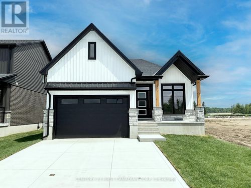 7 Postma Crescent, North Middlesex (Ailsa Craig), ON, N0M1A0 | Card Image