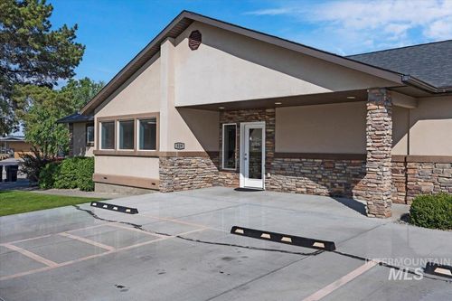 529 Broadway Ave S, Buhl, ID, 83316-1312 | Card Image