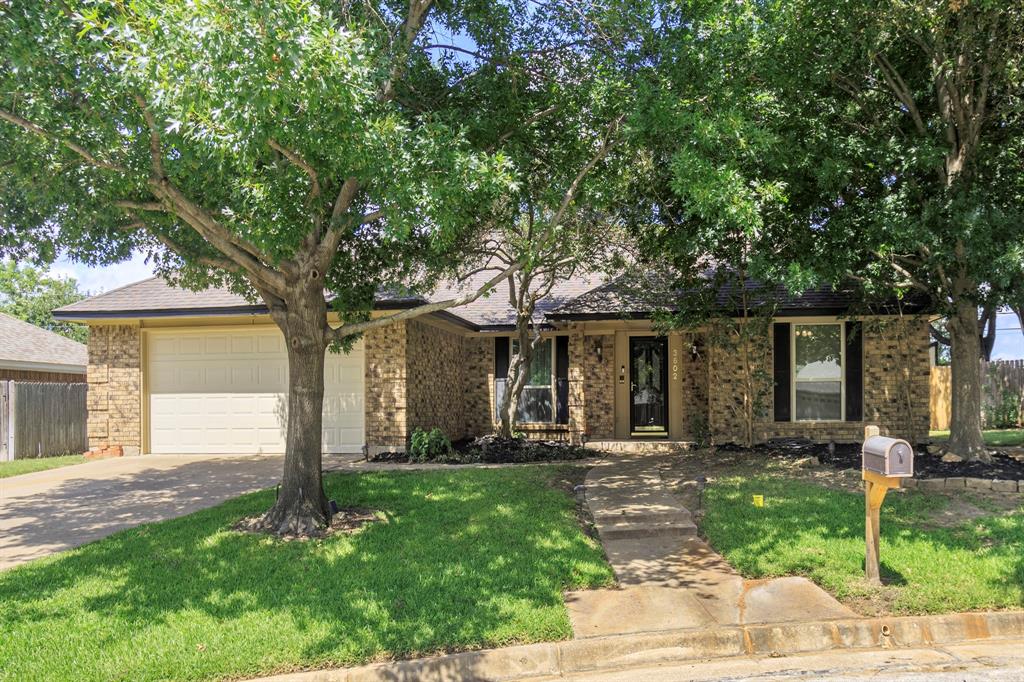 Ivywild Ct, Arlington, TX 76016