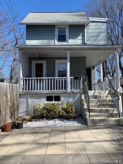 323-325 Maple Avenue, Home with 6 bedrooms, 3 bathrooms and null parking in Mamaroneck NY | Image 1