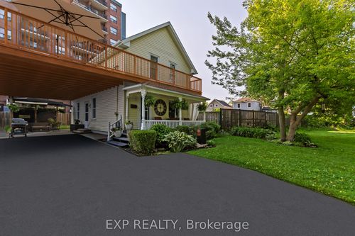 17 Regent Pl, Welland, ON, L3B3L6 | Card Image