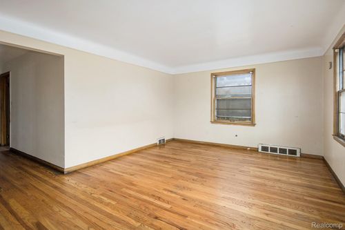 7483 Mettetal St, Detroit, MI, 48228-3647 | Card Image