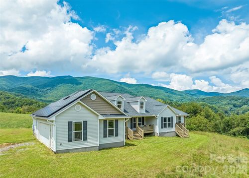 232 Applehill Dr, Waynesville, NC, 28786-8722 | Card Image