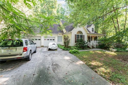 200 Montclair Dr, Advance, NC, 27006-7879 | Card Image