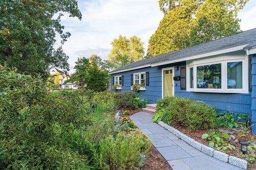 10 Mansur St, North Chelmsford, MA, 01863-1709 | Card Image