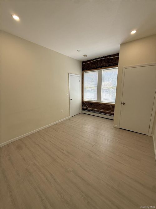 1-127 Mineola Blvd, Mineola, NY, 11501-3917 | Card Image