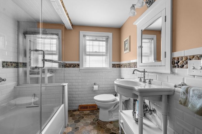 6 Garden St, House other with 3 bedrooms, 2 bathrooms and 3 parking in Woburn MA | Image 14