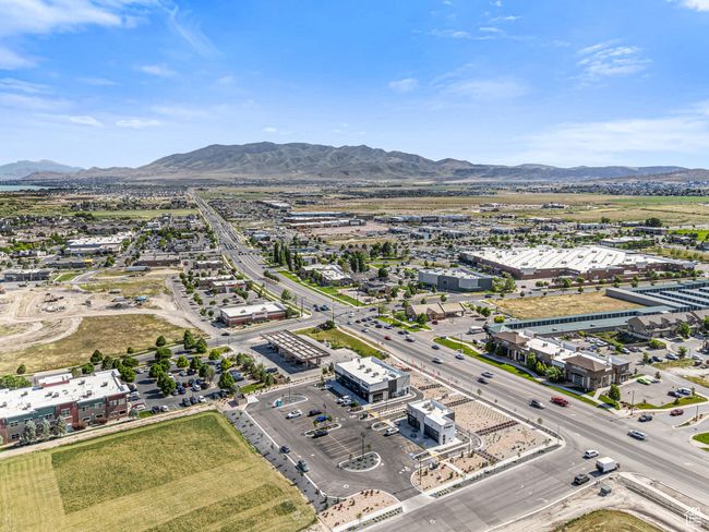 Bird's eye view of a mountainous background | Image 33