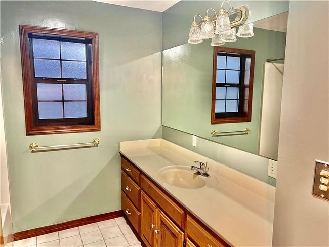 Bath shared with bedrooms on either side | Image 34