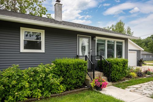 1022 Centre St, Traverse City, MI, 49686-3403 | Card Image