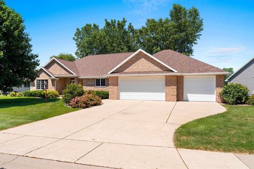 568 Royal St Pats Drive, WRIGHTSTOWN, WI, 54180 | Card Image