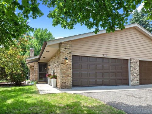7079 Robinwood Trl, Woodbury, MN, 55125-2721 | Card Image