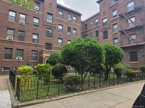 q4-62-64 Saunders Street, New York, NY, 11374 | Card Image