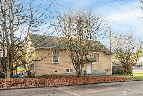 3823 Delridge Way Sw, Seattle, WA, 98106-1133 | Card Image