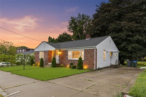18 Windmill St, Providence, RI, 02904-1422 | Card Image