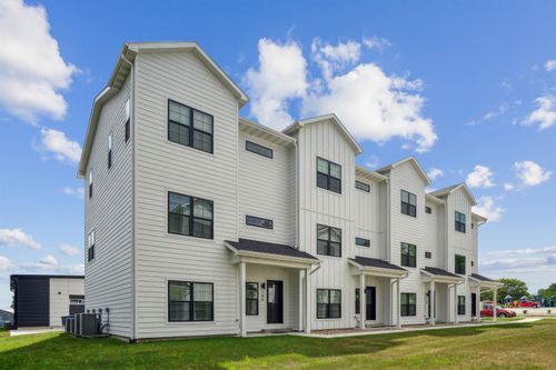 160 S 15th St, Clear Lake, IA, 50428-2585 | Card Image