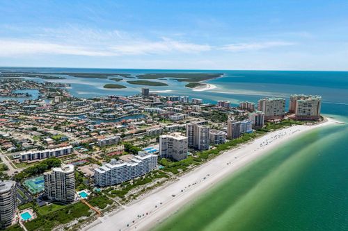 82 Tahiti Rd, MARCO ISLAND, FL, 34145-4033 | Card Image