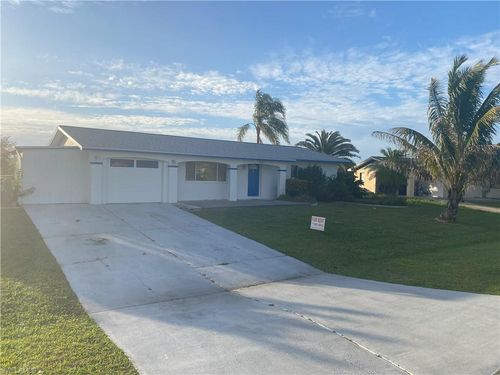 221 Redcliff Ave, LEHIGH ACRES, FL, 33936-5838 | Card Image