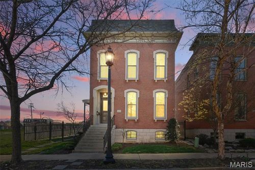 1212 Dolman St, Saint Louis, MO, 63104-2906 | Card Image