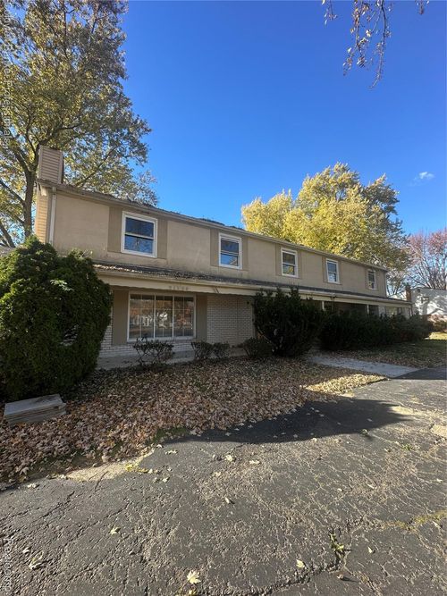 29585 Woodhaven Ln, Southfield, MI, 48076-5281 | Card Image