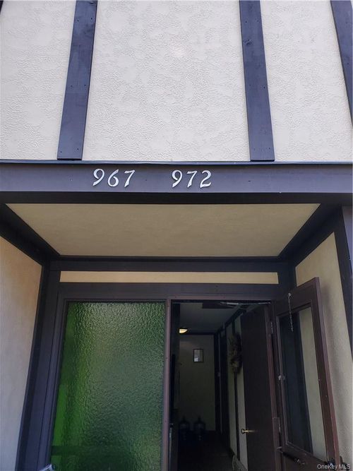 972 Sierra Vista Ln, Valley Cottage, NY, 10989-2724 | Card Image