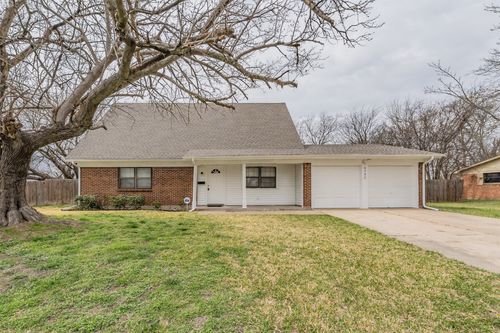 6732 Plantation Rd, Forest Hill, TX, 76140-1222 | Card Image