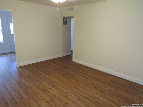 419 Anton Dr, San Antonio, TX, 78223-3433 | Card Image