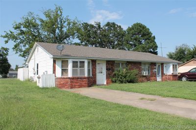 731 W Washington, Home with 3 bedrooms, 2 bathrooms and null parking in McAlester OK | Image 1