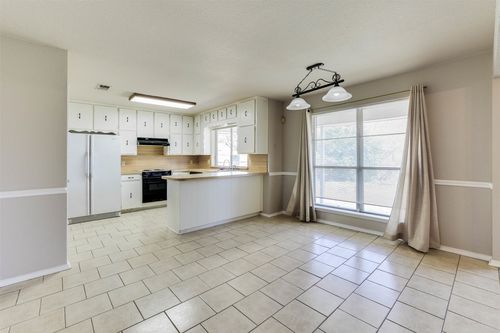 7020 Stonybrooke Dr, North Richland Hills, TX, 76182-3617 | Card Image