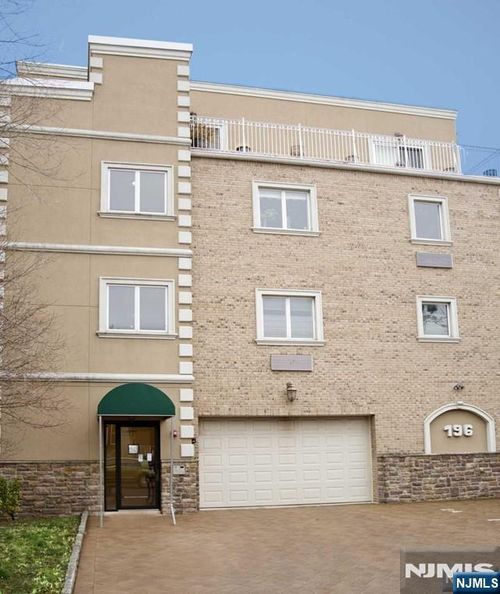 196 Cedar St, Cliffside Park, NJ, 07010-1279 | Card Image