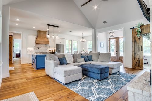 6860 County Road 302, Grandview, TX, 76050-4508 | Card Image