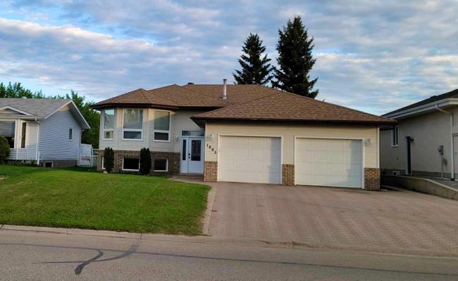 1805 10 Avenue, Home with 4 bedrooms, 3 bathrooms and 4 parking in Wainwright AB | Image 1