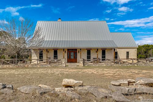 231 Stoney Brook Rd, Kerrville, TX, 78028-9129 | Card Image