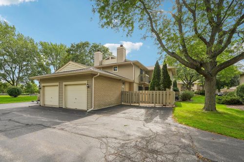 1745 S Carriage Lane, New Berlin, WI, 53151 | Card Image