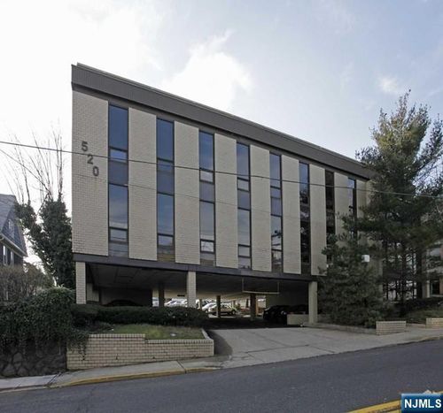 520 Main St, Fort Lee, NJ, 07024-4501 | Card Image