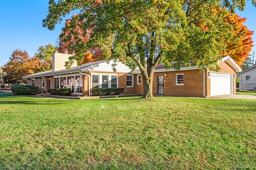 4475 Thornapple Cir, Burton, MI, 48509-1234 | Card Image