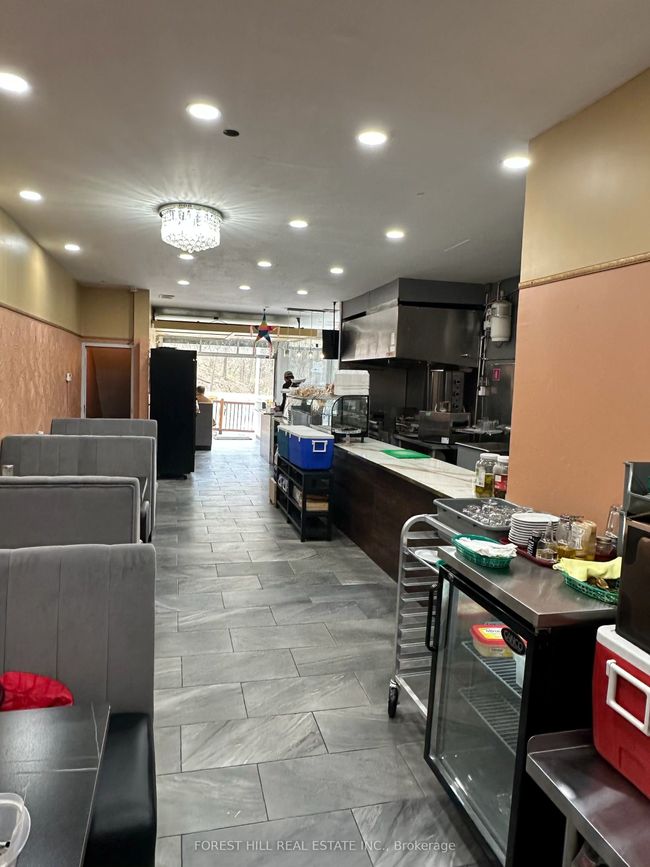 A - 1986 Bloor St W, Home with 0 bedrooms, 0 bathrooms and null parking in Toronto ON | Image 7