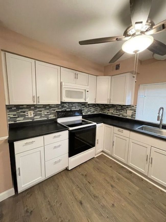 37310 Glenbrook Dr, Condo with 3 bedrooms, 2 bathrooms and null parking in Clinton Twp MI | Image 13