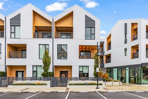 {{alt}} | Card Image