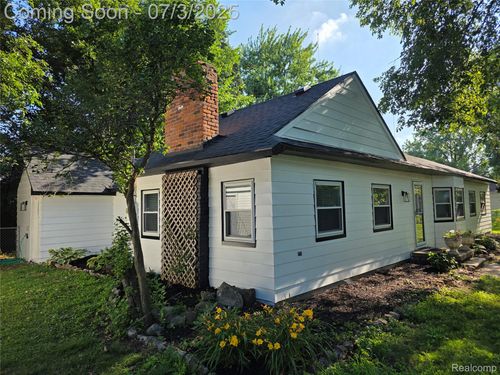 32251 Elmwood St, Garden City, MI, 48135-1516 | Card Image