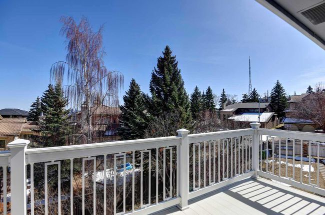32 Patterson Crescent Sw, Home with 4 bedrooms, 3 bathrooms and 6 parking in Calgary AB | Image 44