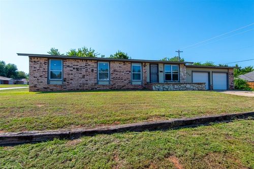 4213 Shadybrook Dr, Midwest City, OK, 73110-3402 | Card Image