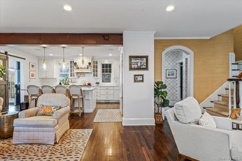 70 Magnolia Ave, Garden City, NY, 11530-6227 | Card Image